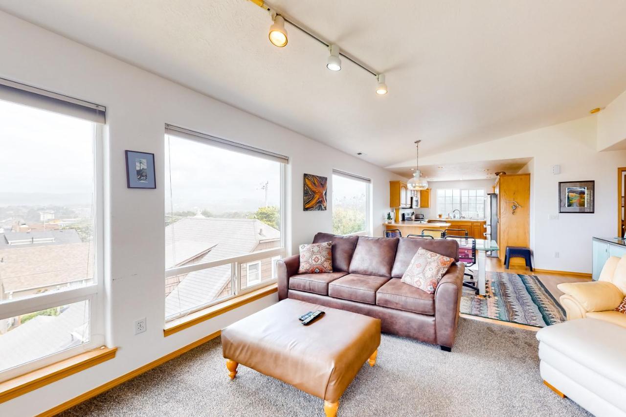 Js Beach House Lincoln City Exterior photo