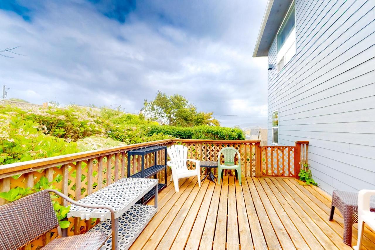 Js Beach House Lincoln City Exterior photo